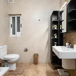 Διαμέρισμα Chic, Modern & Spacious 2br Close To The Sea -