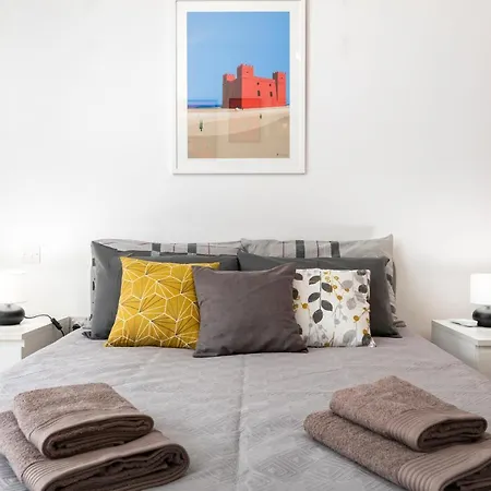 Chic, Modern & Spacious 2br Close To The Sea - *