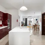 Chic, Modern & Spacious 2br Close To The Sea - Appartement *