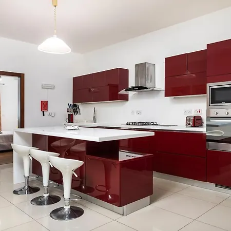 Chic, Modern & Spacious 2br Close To The Sea - *