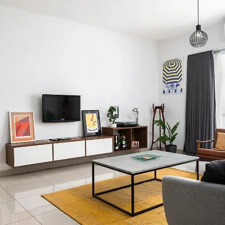 Chic, Modern & Spacious 2br Close To The Sea - דירה