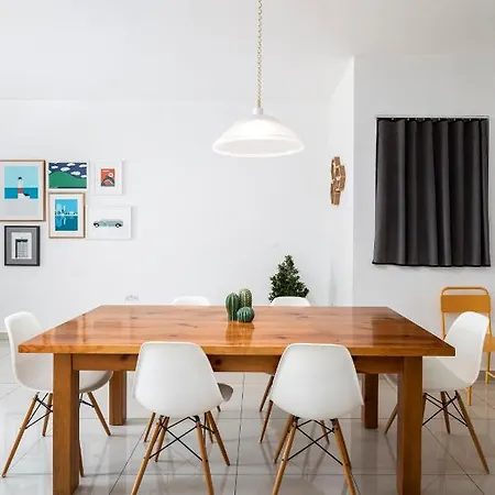 アパート Chic, Modern & Spacious 2br Close To The Sea - マルサスカーラ