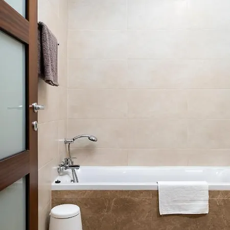 Chic, Modern & Spacious 2br Close To The Sea - *