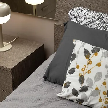 Chic, Modern & Spacious 2br Close To The Sea - マルサスカーラ