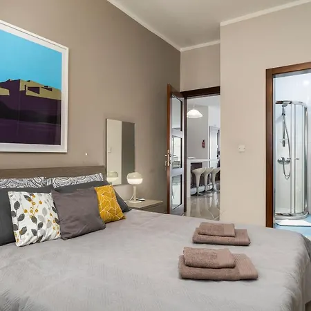 Chic, Modern & Spacious 2br Close To The Sea - *