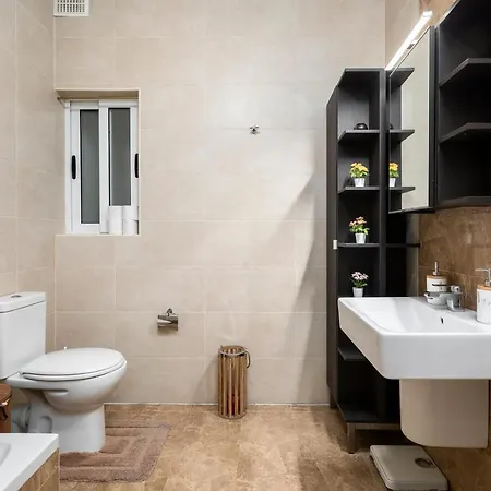 דירה Chic, Modern & Spacious 2br Close To The Sea -