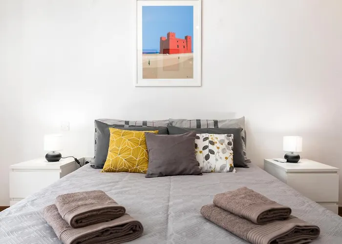 Chic, Modern & Spacious 2br Close To The Sea - *