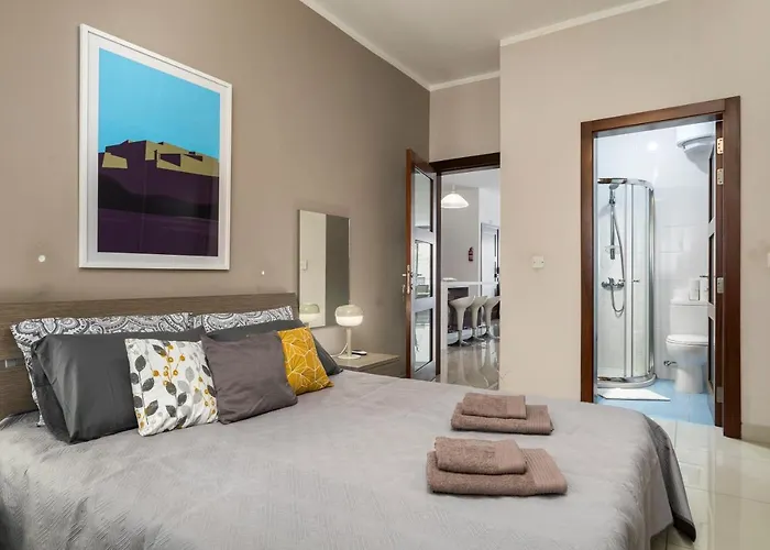 Chic, Modern & Spacious 2br Close To The Sea - *