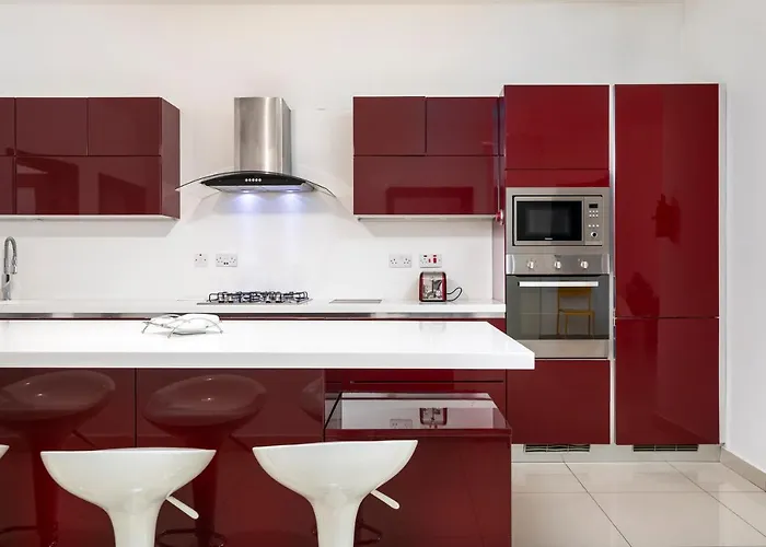 Chic, Modern & Spacious 2br Close To The Sea - Apartament *