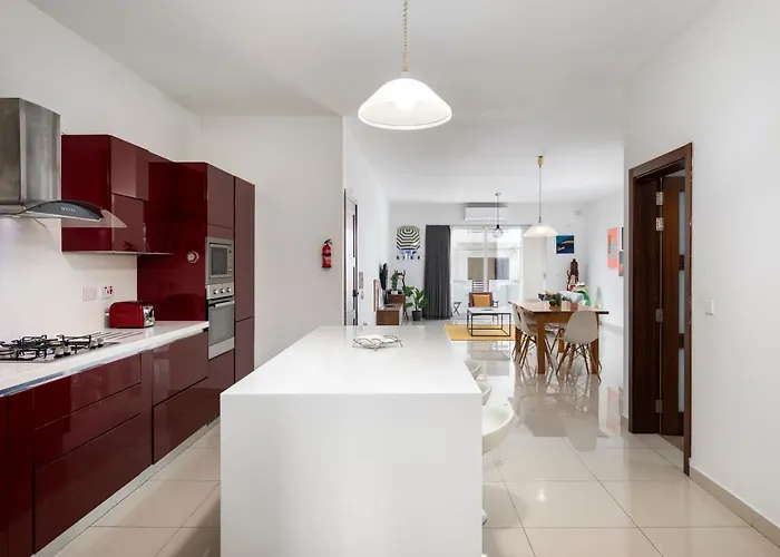 Chic, Modern & Spacious 2br Close To The Sea - Apartament *